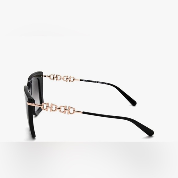 - NWOT Salvatore Ferragamo Gancini Chain Square Acetate &...